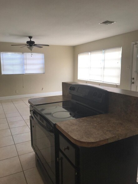 Building Photo - 331 A Ln