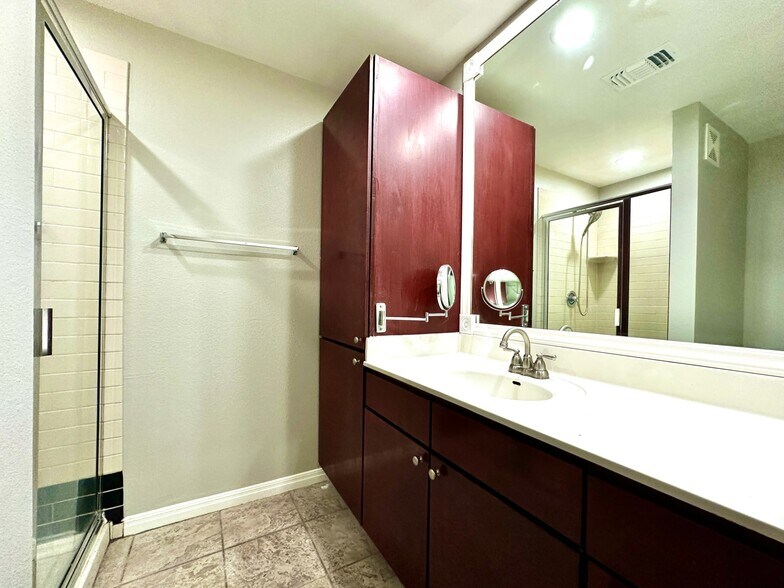 Building Photo - 2505 San Gabriel