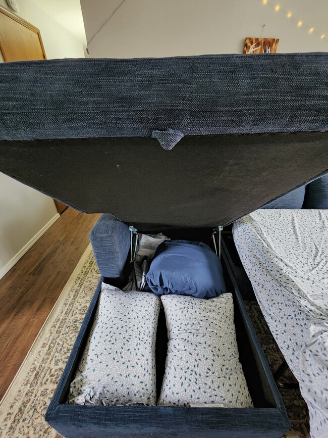 Building Photo - 15904 Admiralty Way