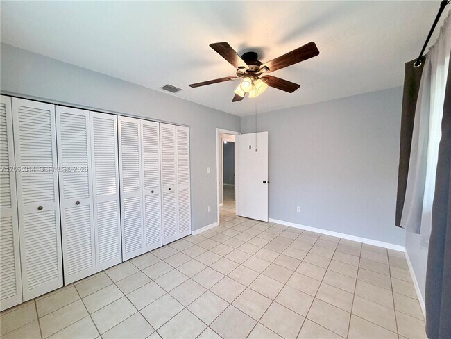 Building Photo - 5101 SW 127th Pl