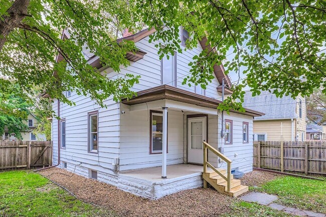 Building Photo - 1501 Sherburne Ave