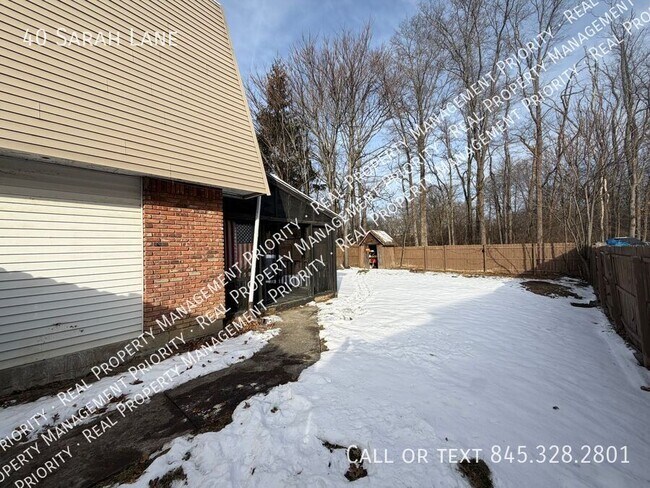 Building Photo - 40 Sarah Ln