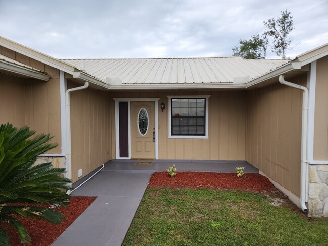 Building Photo - 6105 W 2nd Manor