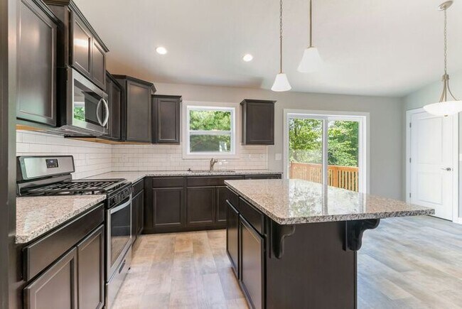 Building Photo - 1626 Carolyn Dr