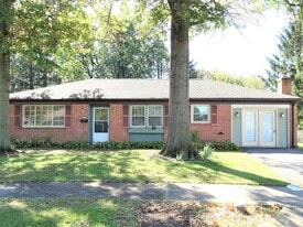 Building Photo - 510 Robin Rd