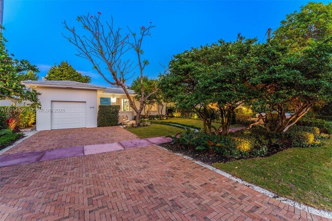 Building Photo - 6145 La Gorce Dr