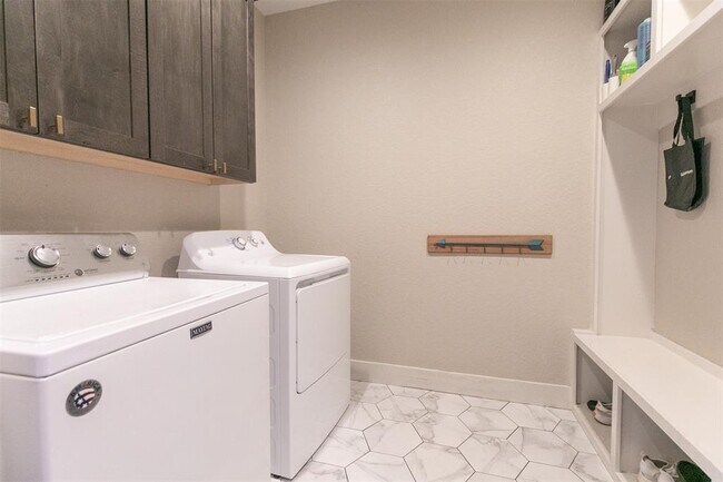 Building Photo - 209 Dalton Cir