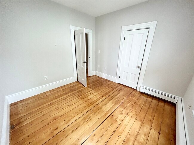 Building Photo - 12 Buttonwood St