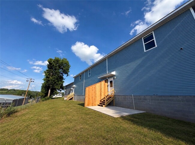 Building Photo - 264 LaVona Ln