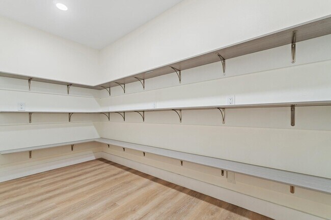 Building Photo - 12090 164th Ct N