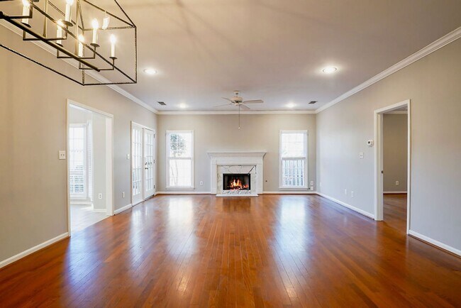 Building Photo - Vestavia Hills - cute and ready to move in NOW!