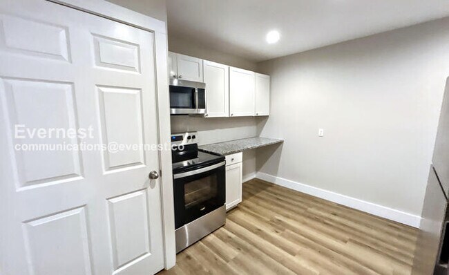 Building Photo - 1732 17th Ave N