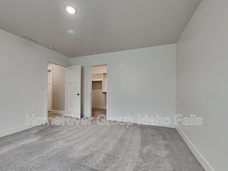 Building Photo - 7224 Hamden Ave