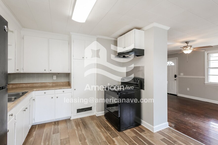 Building Photo - 1405 Benjamin St