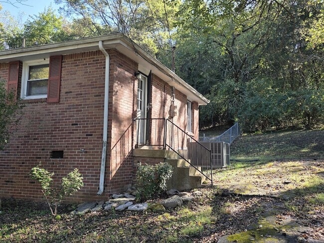 Building Photo - 297 McGavock Pk