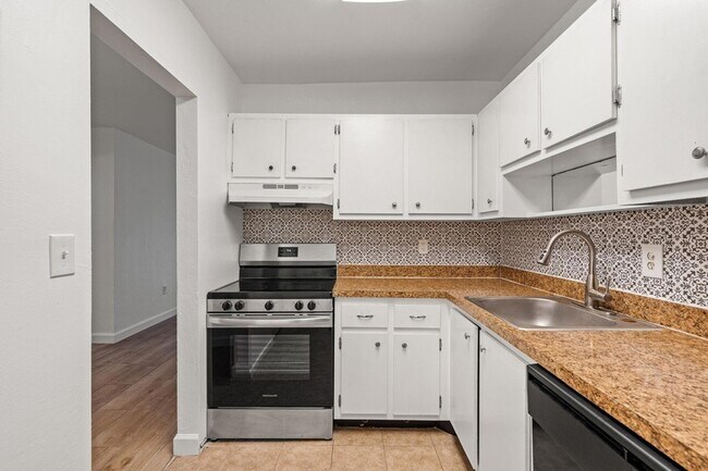 Building Photo - 7831 SW 56th St