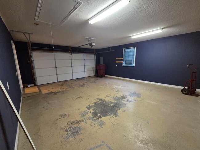 Building Photo - One story ranch 2b 2b  2 car garage level fenced back yard