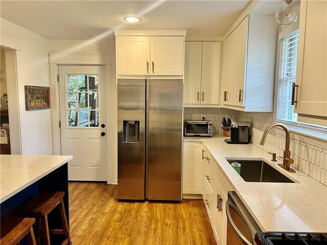 Building Photo - 116 Highland Ave