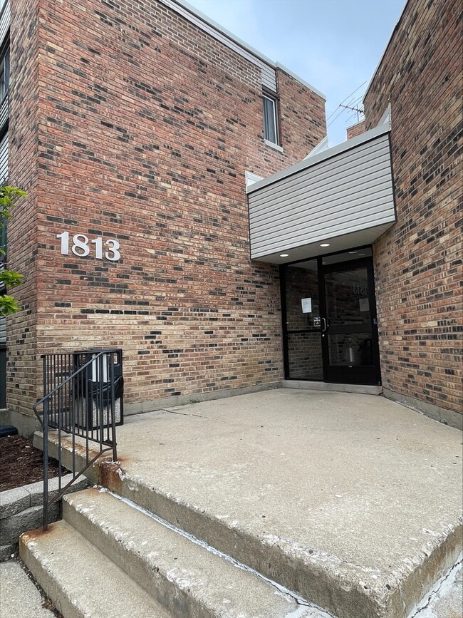 Building Photo - 1813 Hemlock Pl