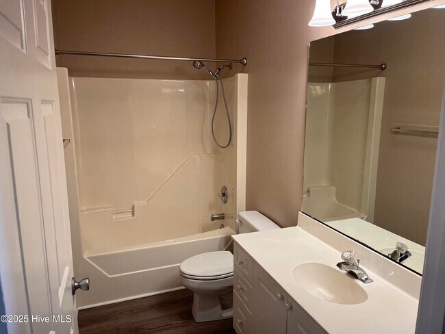 Building Photo - 5118 Elton Dr SE