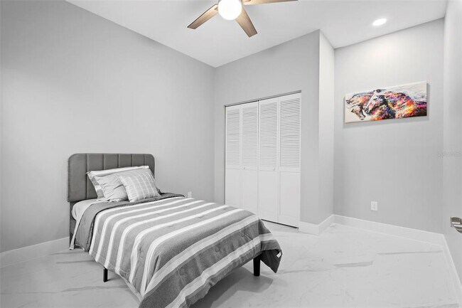 Building Photo - 5730 Parkview Lake Dr