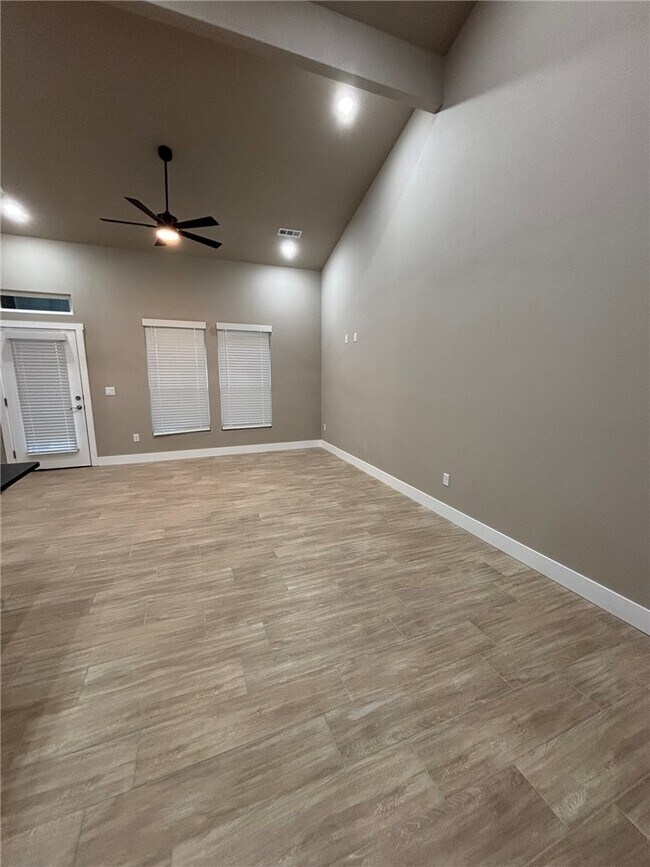 Building Photo - 470 Azurite Rd