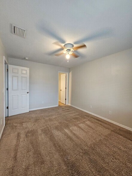 Building Photo - 540 Golden Raintree Pl