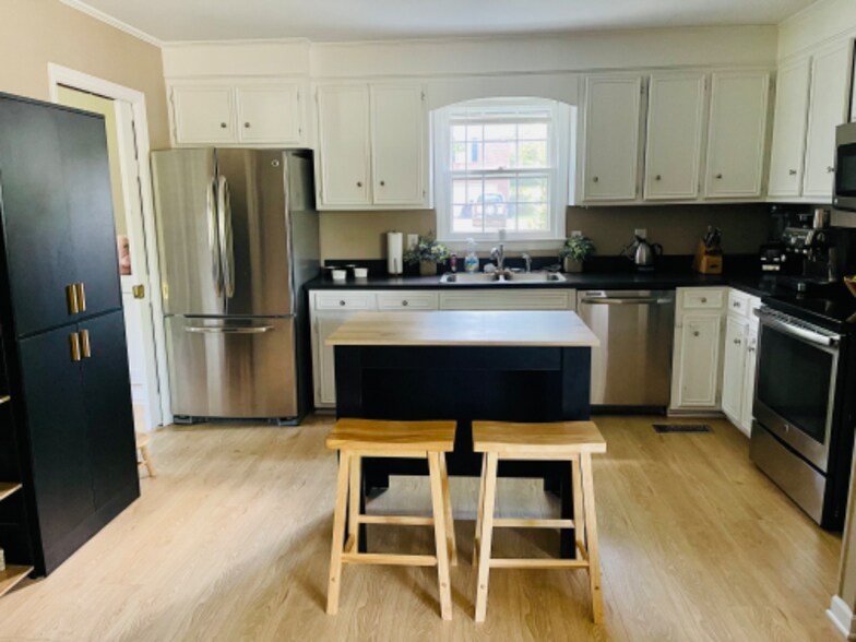 Building Photo - 4801 Kennedy St