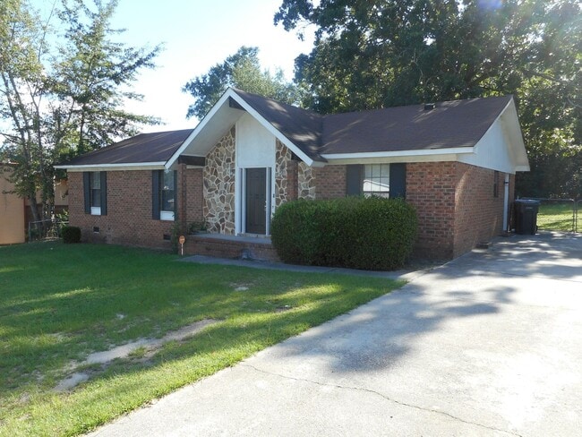 Building Photo - Charming 3 Bedroom 2 Bath  In Hephzibah