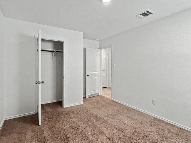 Building Photo - Comfortable 3-Bedroom/2-Bath in Growing Far Northwest