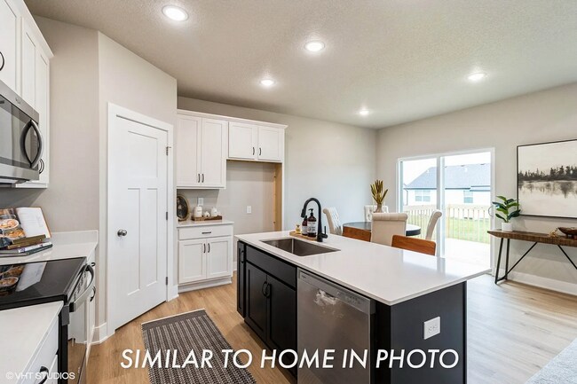 Building Photo - 3302 NE Fawn Ln