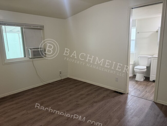 Building Photo - 2 Bedroom 2 Bathroom Single Family Home - Centrally Located