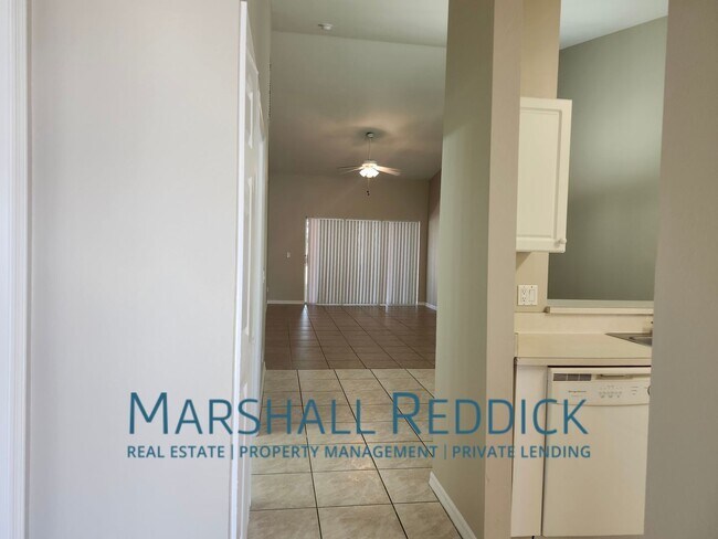 Building Photo - Super cute 2 bedroom 2 bath close to pine ...