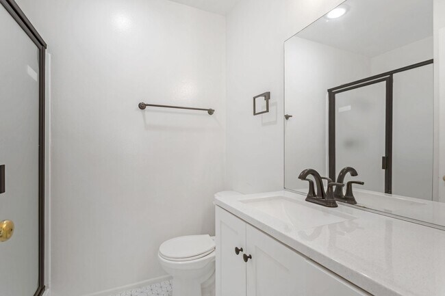Building Photo - Chatsworth Rent This Now