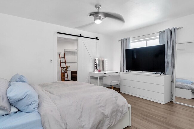 Building Photo - 2233 SE 15th St