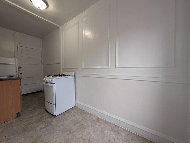 Building Photo - 3312 W Schubert Ave
