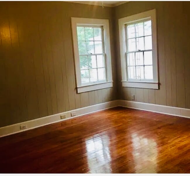 Building Photo - 94 Main St