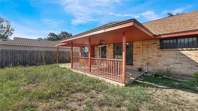 Building Photo - 14 Hummingbird Ave