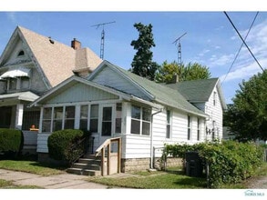 Building Photo - 257 Wasaon St