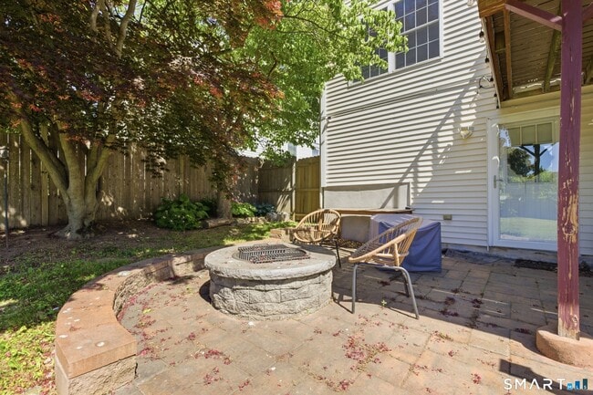 Building Photo - 305 Sylvan St