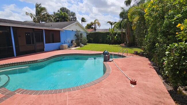 Building Photo - 12157 Sycamore Ln