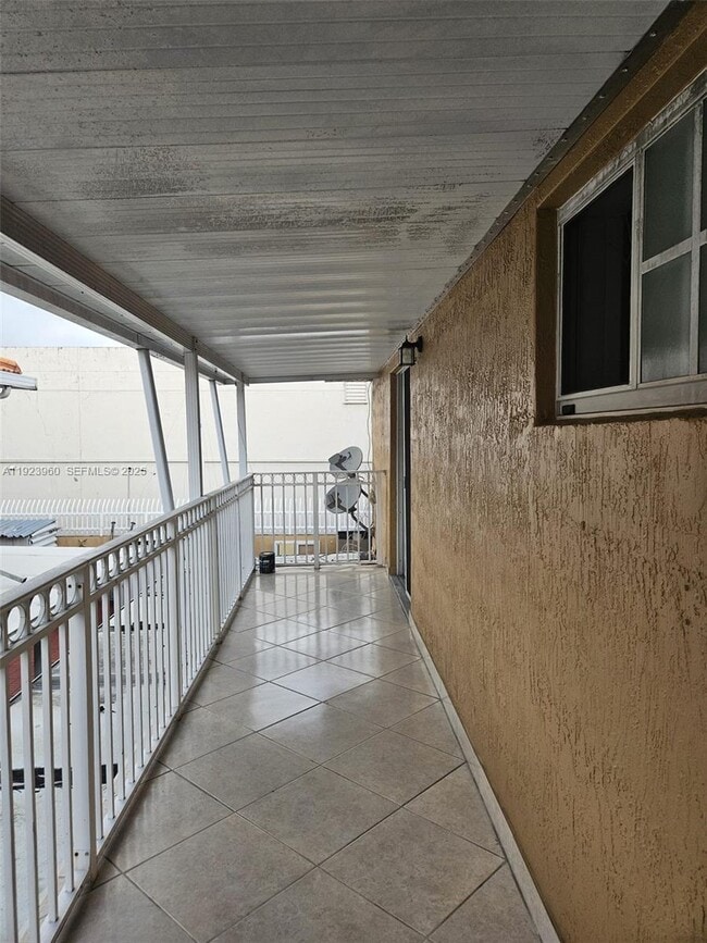 Building Photo - 2527 W 76th St