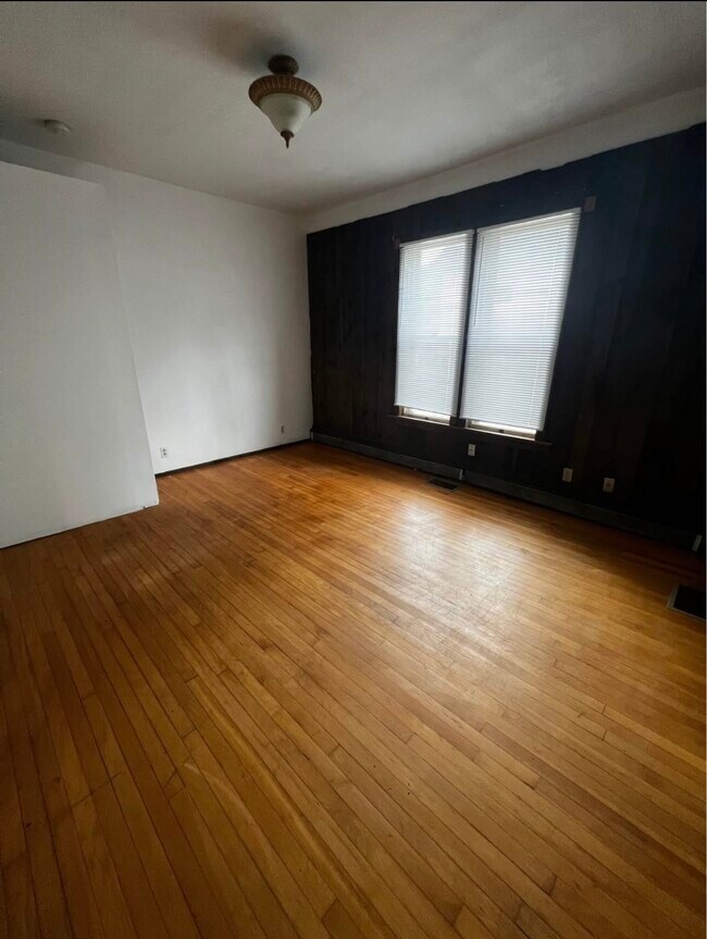 Building Photo - 72 Prospect St