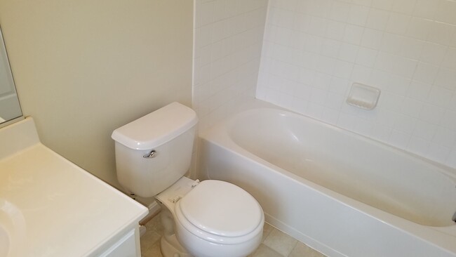 Building Photo - 3 Level *END UNIT* townhouse in Frederick ...