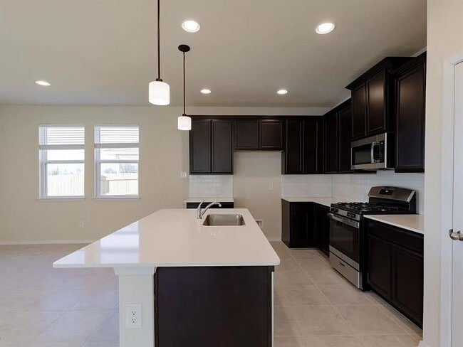 Building Photo - 229 Gray Wolf Dr