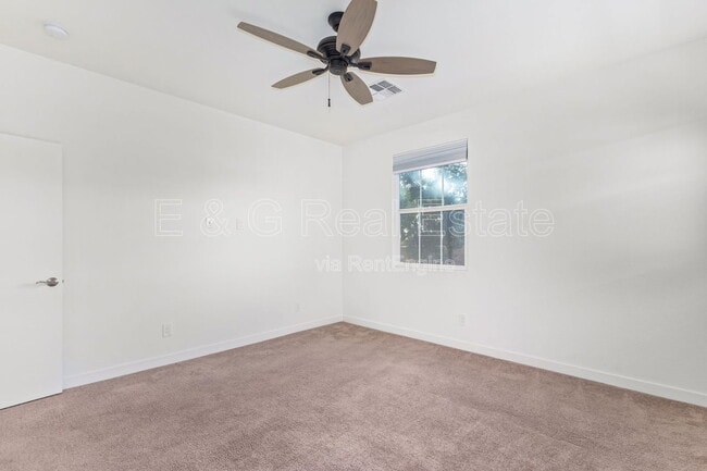 Building Photo - 3218 W Glendale Ave