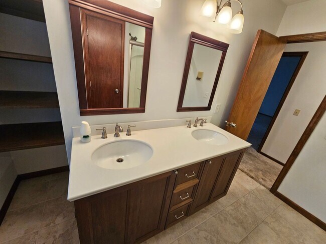 Building Photo - Peaceful, Entertainer's Dream on the Waterfront in Beautiful Donalson Point!