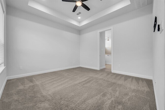 Building Photo - 1535 Park Path Dr