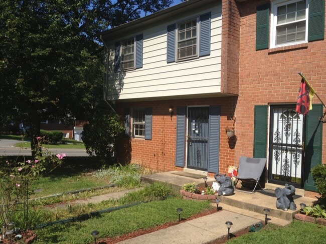 Primary Photo - 4 Bedroom Townhouse - Chesterfield