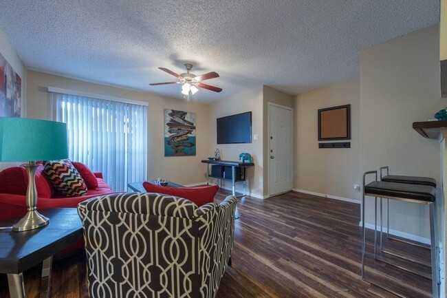 Building Photo - 6808 S I-35 Frontage Rd